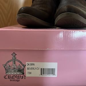 Crown vintage, dark brown, size 7 1/2 with inside zipper